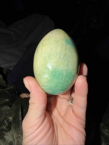 Polished Green and Cream Onyx Decorative Egg