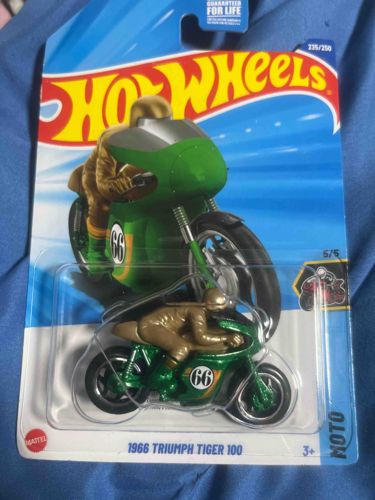 Hot Wheels 1966 Triumph Tiger 100 Motorcycle (Treasure Hunt)