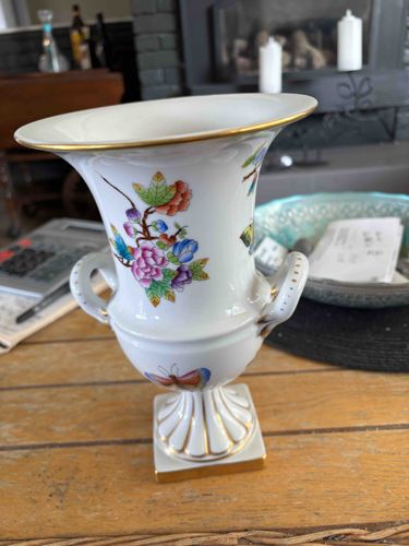 Herend Hungary Queen Victoria Porcelain Vase