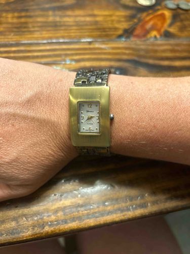 Gruen Quartz Gold-Tone Ladies Wristwatch with Textured Band