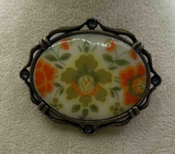 Vintage Floral Cameo Brooch/Pin