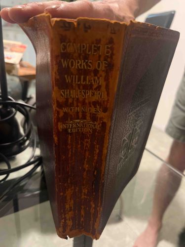 The Complete Works of William Shakespeare with Notes, International Edition