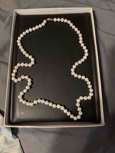 Single Strand Pearl Necklace with Filigree Gold Clasp