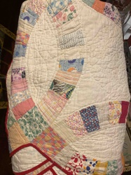 Vintage Hand-Quilted Dresden Plate Quilt