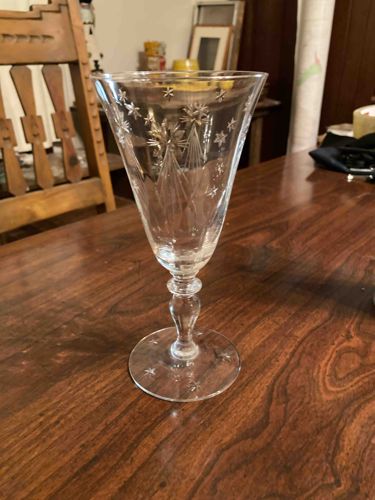 Etched Crystal Wine Glass with Starburst and Snowflake Motif