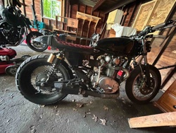 Customized Yamaha Cafe Racer Motorcycle