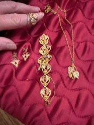 Black Hills Gold Grape Leaf & Cluster Jewelry Set
