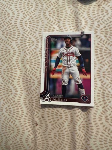 2021 Topps Series 2 Ozzie Albies Baseball Card #423