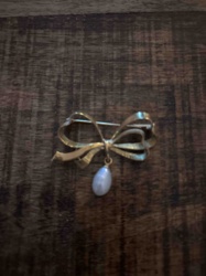Bow Brooch with Teardrop Pearl