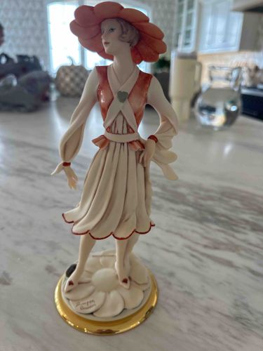 Giuseppe Armani Florence Figurine - Lady with Flower Hat
