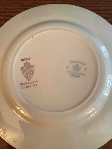 Johnson Brothers Snowhite 'Washington' Pattern Dinner Plate (Reverse Side)