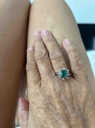 18k White Gold Emerald and Diamond Cluster Ring