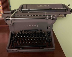 Underwood Standard Manual Typewriter