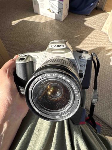 Canon EOS Rebel 2000 (EOS 300) with EF 28-80mm f/3.5-5.6 II Zoom Lens