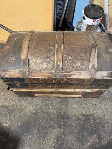 Dome-Top Trunk (Camelback Trunk)