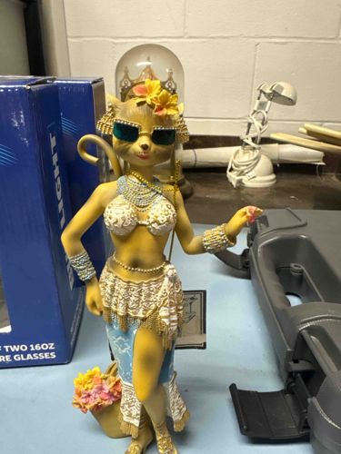 Cat Figurine 'Cleocatra' or 'Belly Dancer Cat'