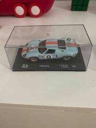 1968 24H Le Mans Ford GT40 Die-Cast Model Car (Gulf Livery)