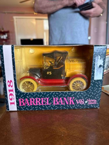 ERTL 1918 Barrel Bank V&S Variety Stores Replica