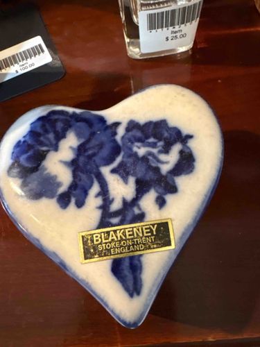 Blakeney Stoke-on-Trent Blue Flow Heart Paperweight