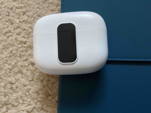 White Wireless Earbud Charging Case
