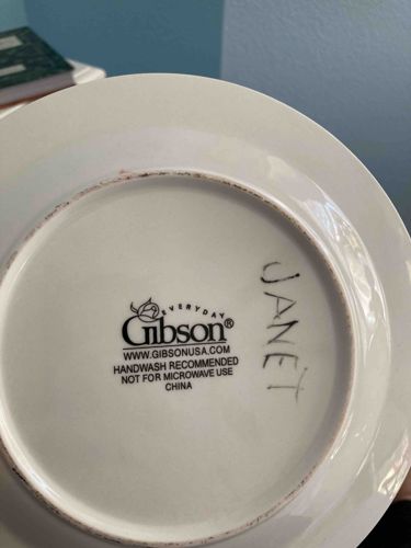 Gibson Everyday Ceramic Dinner Plate (underside)