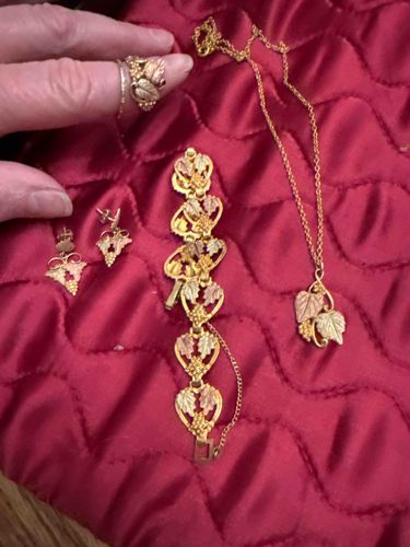 Black Hills Gold Grape Leaf & Cluster Jewelry Set