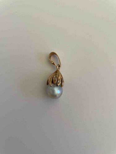 Pearl and Diamond Gold Pendant