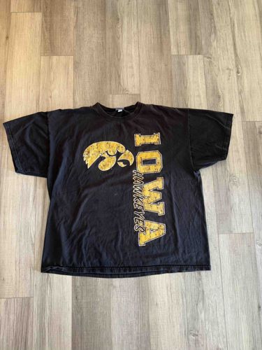 Vintage Iowa Hawkeyes Graphic T-Shirt