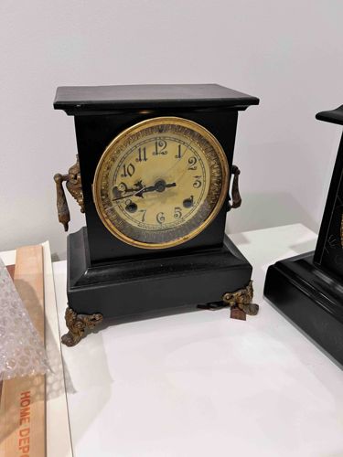 Antique Manteaux Clock
