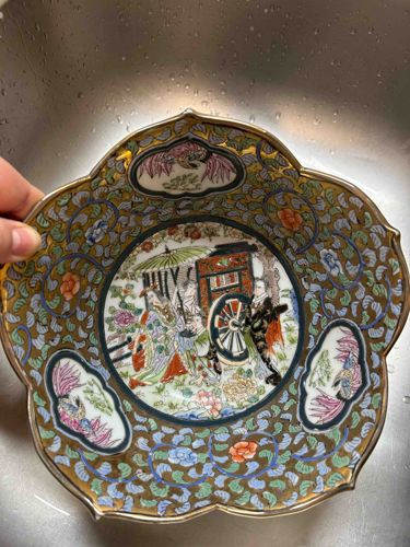 Japanese Imari-style Scalloped Charger Plate