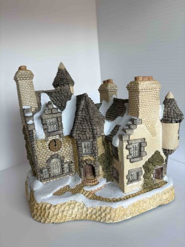 Christmas in Scotland and Hogmanay (David Winter Cottage)