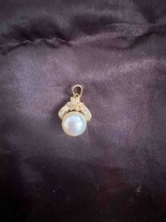 18k Gold Pearl and Diamond Pendant