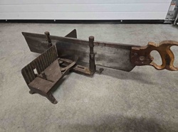 Vintage Mitre Box with Backsaw
