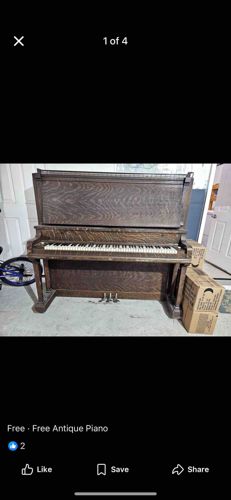 Early 20th Century Upright Piano in Quarter-Sawn Oak
