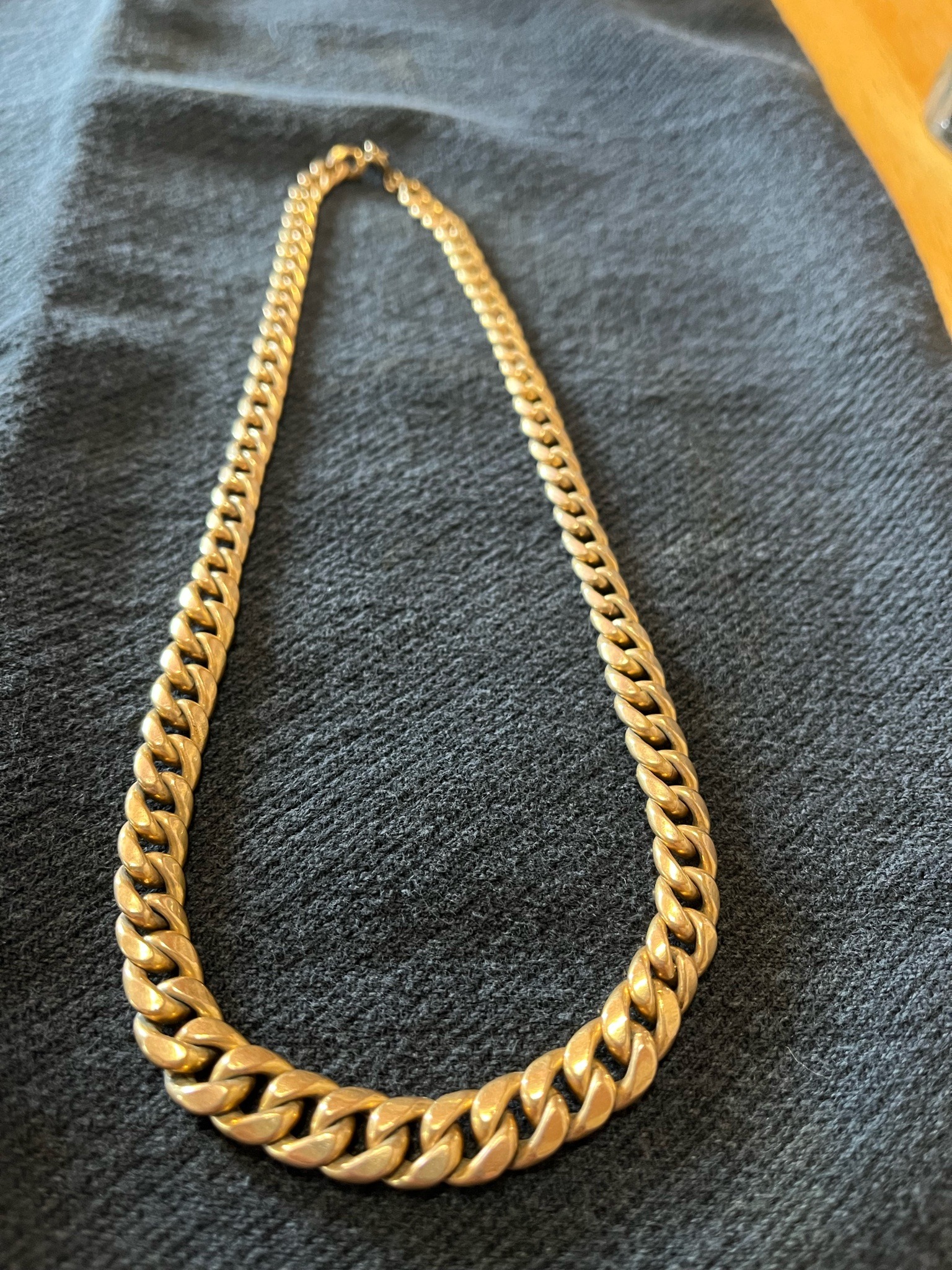 Submitted photo of Gold-tone curb link chain necklace (unauthenticated)