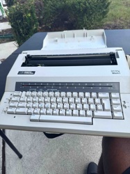 Smith Corona Spell-Right Mark I Electronic Typewriter