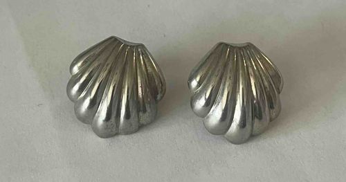 Scallop Shell Stud Earrings