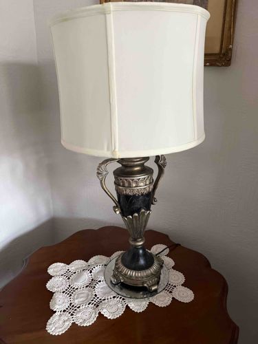 Classical Urn Style Table Lamp