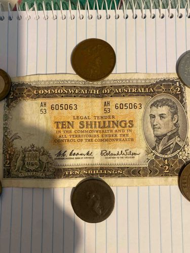 Commonwealth of Australia Ten Shillings Banknote