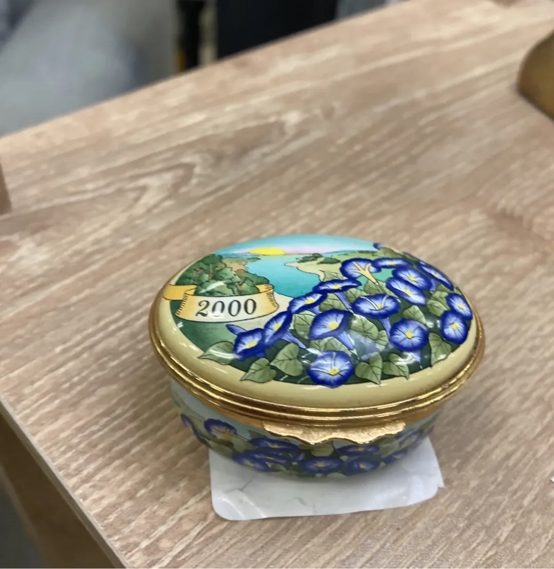 Submitted photo of Enamel trinket box, appears to be Halcyon Days (not authenticated)