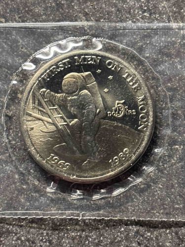 Marshall Islands 1989 Five Dollars First Men on the Moon Commemorative Coin