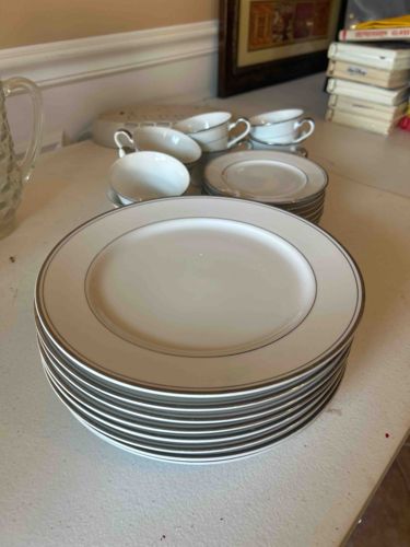 Imperial China 'Sincerity' Pattern Dinnerware Set
