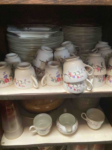 Devon Sprays Wedgewood Bone China Dinnerware Set