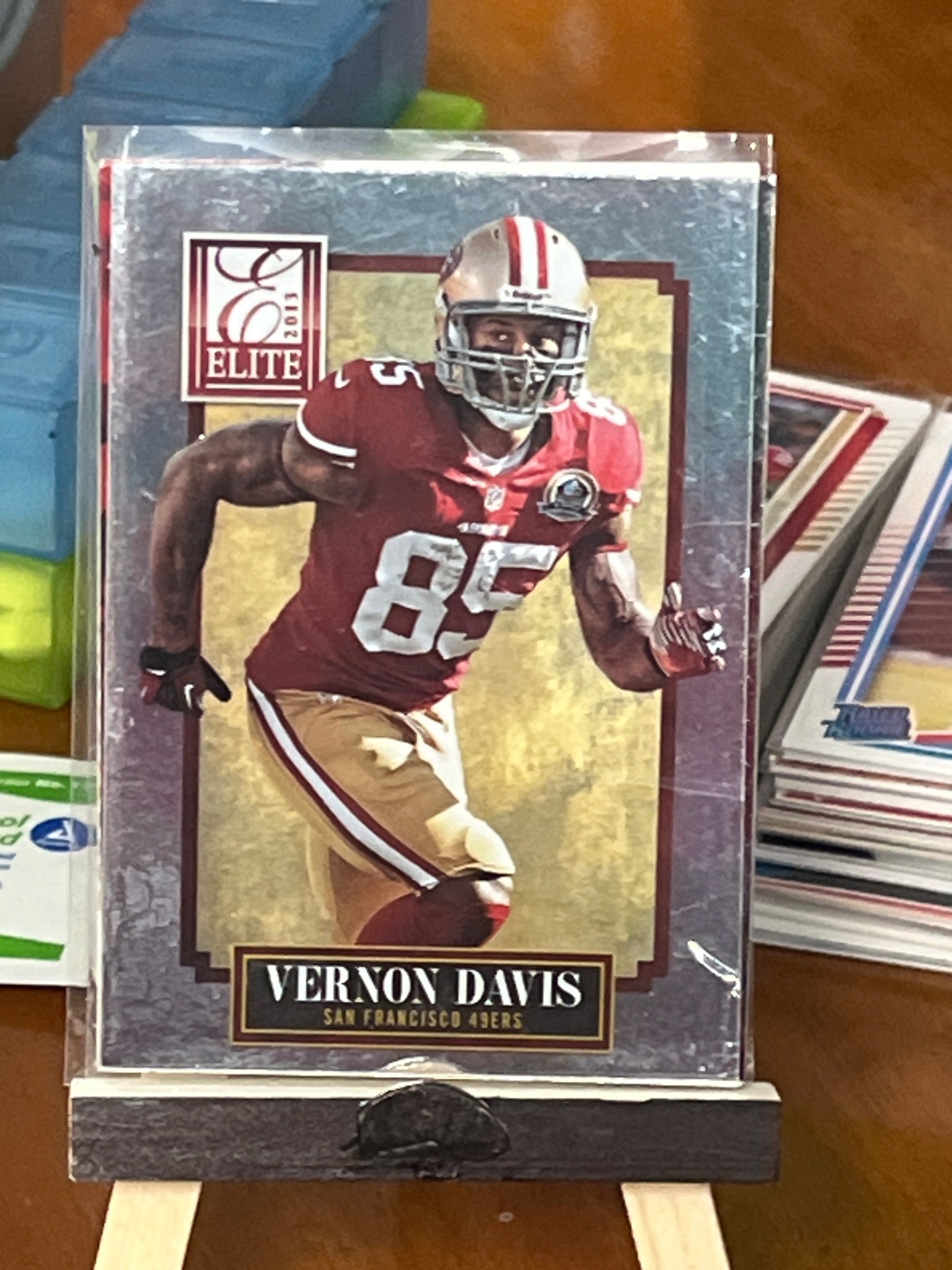2013 Panini Elite Vernon Davis San Francisco 49ers Football Card