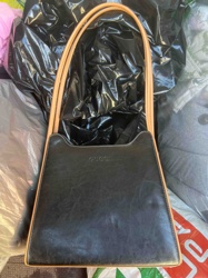 Gucci Black Leather Shoulder Bag with Vachetta Trim