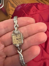 Vintage Longines Women's Wristwatch with Art Deco Style Lugs
