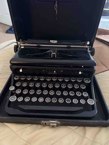 Royal Portable Typewriter with Carrying Case
