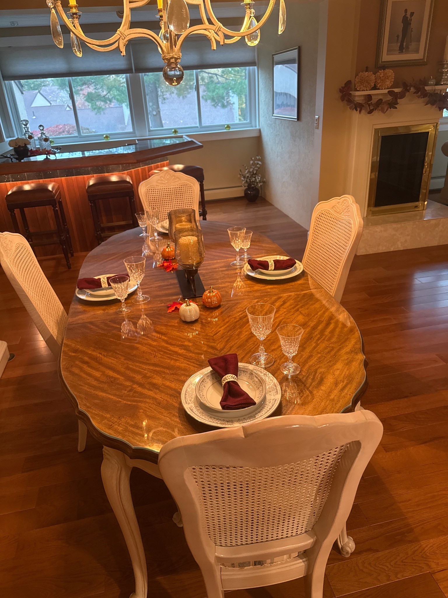 Submitted photo of Extendable wooden dining table and chairs set