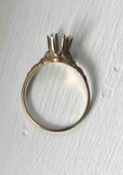 14 Karat Gold Solitaire Ring Setting (Empty)