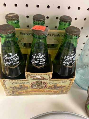 Vintage Canada Dry "Champagne des Ginger Ales" Miniatures Six-Pack